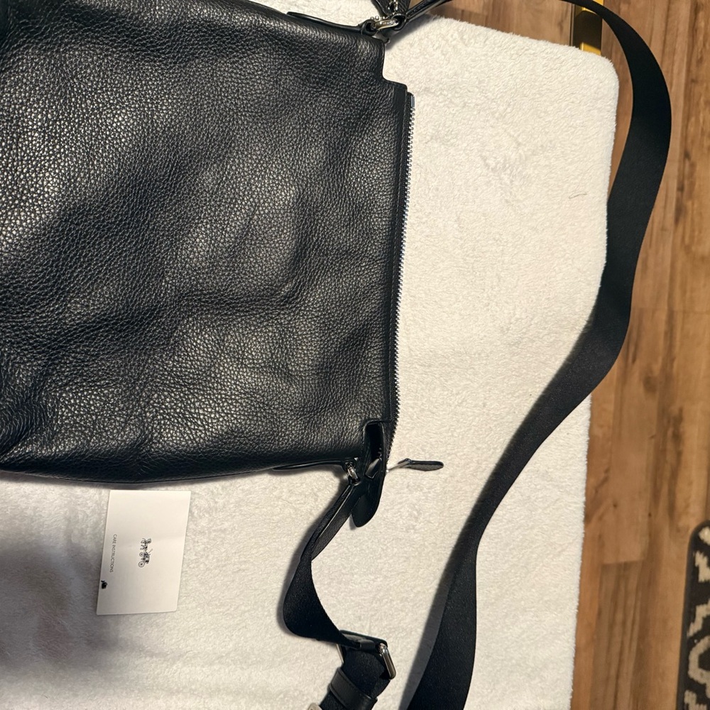Coach mens calfskin leather messenger bag. Never worn. - Picture 2 of 5
